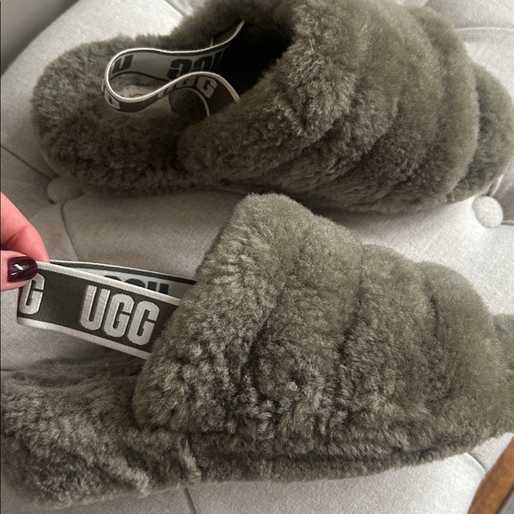 UGGS - Picture 2 of 7